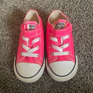 Toddler converse tennis shoes size 8 pink